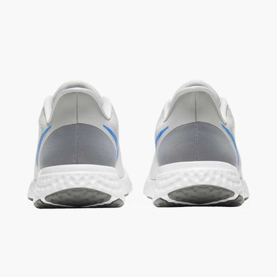 Nike Revolution 5
